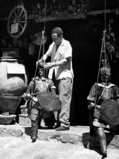 italie, sicile, atelier d'artisan à taormina, 1963