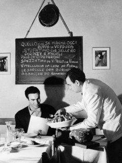gastronomie, intérieur de restaurant, artichauts alla romana, 1964