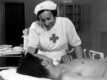 guerre, marine, navire-hôpital, infirmière et blessés, 1943