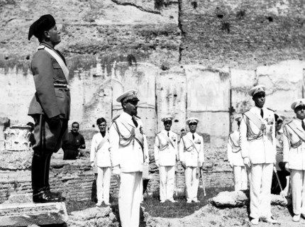 fascisme, rome, benito mussolini à l'arc de costantino, cérémonie pour le triomphe de la croisière aérienne atlantica, 1933