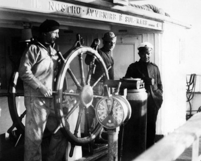 marins s'exerçant à la barre, 1930
