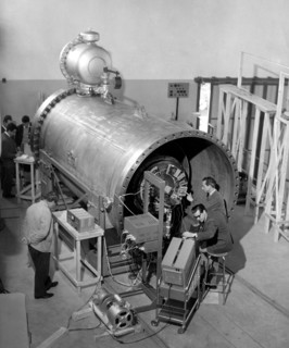 injecteur au centre atomique de frascati, 1958