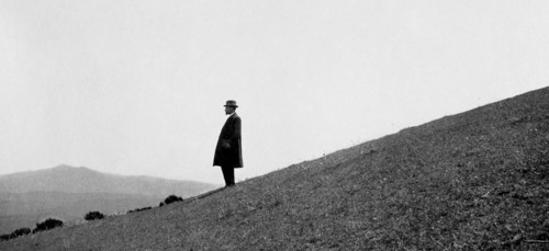 homme regarde le paysage, mirasole, 1930-1940