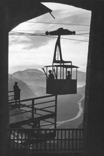 italie, trentino, altopiano della paganella, téléphérique 1940-1950