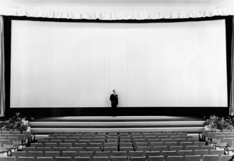 écran panoramique de cinéma au lido de venise, 1953