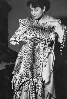italie, lombardie, milan, fourrure exposant à la XXIVème édition de la foire, 1951