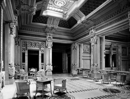 l'une des luxueuses salles d'attente et de repos des thermes berzieri à salsomaggiore terme, années 1920