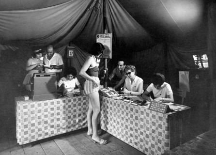 italie, toscane, marina di massa, camping, réception, 1961