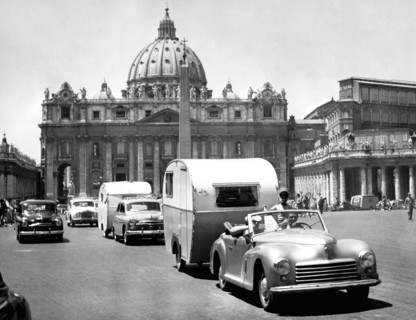 caravane dans la piazza san pietro, 1956
