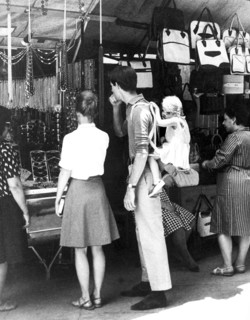 touristes sur les étals, 1964