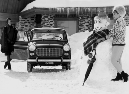 dans la neige avec la fiat 1100 d, 1963