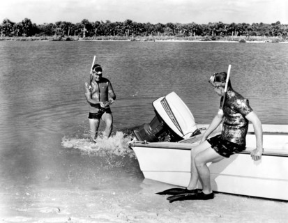 Pêche au harpon avec un bateau à moteur, 1963