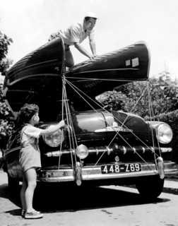 sport, aviron, canoës prêts à être transportés sur le lieu d'utilisation, 1950