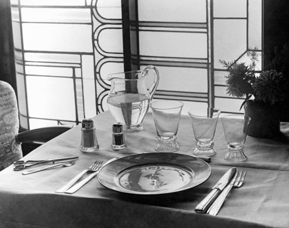 table dressée sur le paquebot victoria, 1957