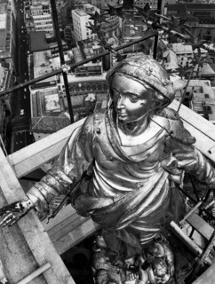 la madonnina de la cathédrale de milan avant restauration, 1967