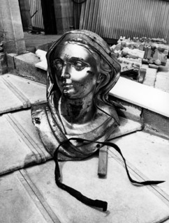 la tête de la madonnina de la cath cathédrale de milan dém dém dém dém dém dém dém démontée pour restauration, 1967