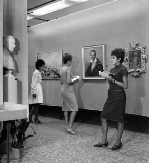 visiteur de l'exposition sur le XIXe siècle, museo civico di bassano del grappa, 1961