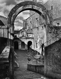 Rome. backyard of cannon balls in castel sant'angelo. 1920