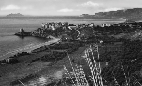 Italy. lazio. view of sperlonga with the beach spiaggia dell'angolo. 1955