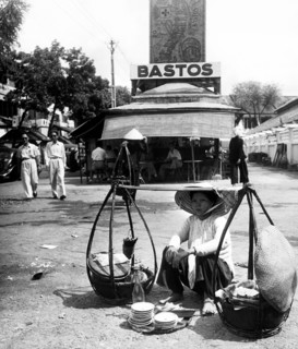Southern vietnam. saigon. market place. street vendor of food and drink. 1961