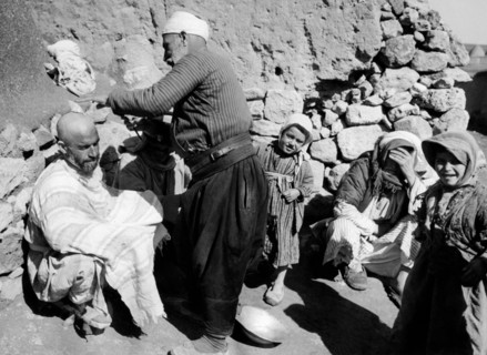 Syria. tel bisseh. barber. 1950