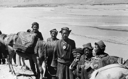 Merchants Offer To Italian Expedition Items That Are Prohibitively Expensive. Italian Expedition In Tibet. 1920-30