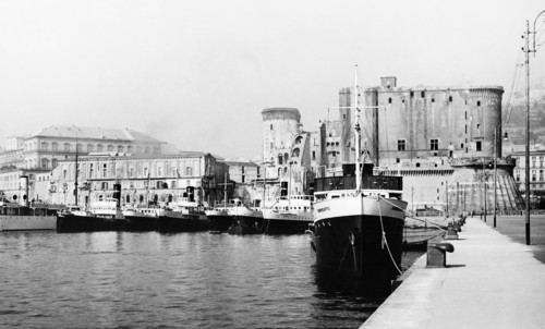 Beverello Pier. Maschio Angioino. Naples. Campania. Italy 1920 1930