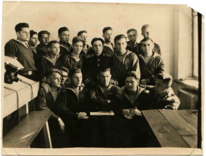 Cadets group at the Naval College in the office of anti-submarine defense.