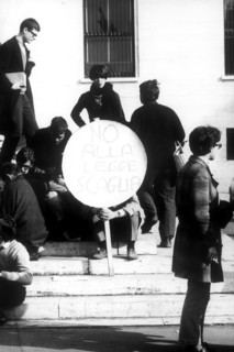 Protests against the law scaglia.