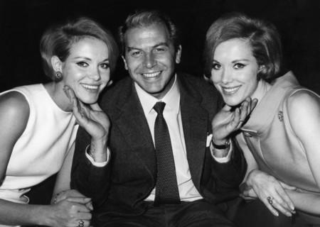 Enrico Maria Salerno with the kessler twins.