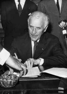 Marc Chagall signs the donation to the state of his work biblical message.