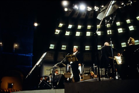 Luciano Pavarotti.