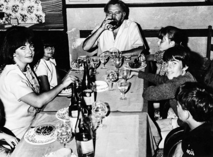Elizabeth Taylor and Richard Burton With Sons.