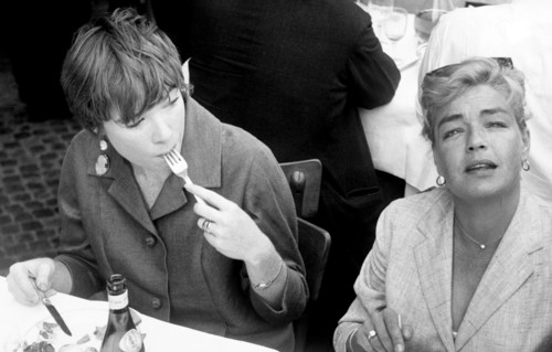 Shirley mclaine, simone signoret, 1962