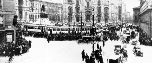 Piazza duomo, milano 1915