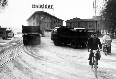 Italy, Venice, worker at the exit of the Italsider, 70s