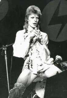 David bowie at hammersmith odeon, 1973