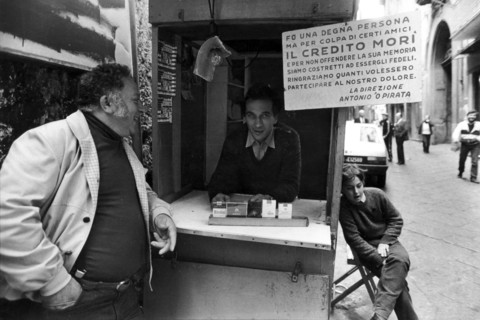 Cigarettes smuggling, naples, italy, 70's
