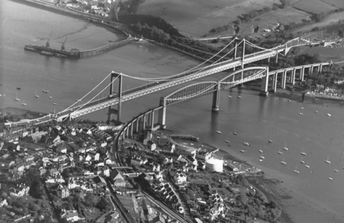 Uk, devon, plymouth, tamar  bridge, 1981