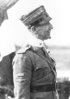 Gabriele d'annunzio commander of the bombardment squadron of comina, 1916