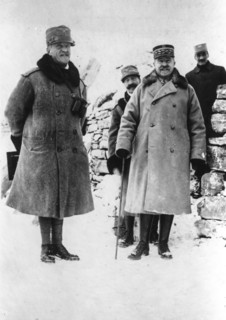 Vittorio Emanuele III with a French general on the Italian front in the winter of 1918