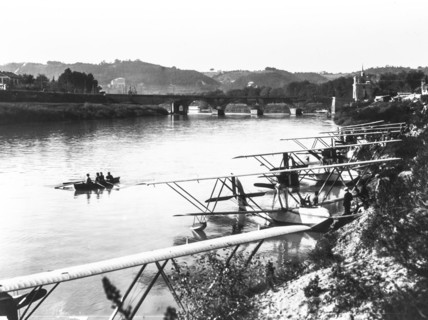 The first hydroplanes of Italian Royal Air Force gathered on the banks of the Tiber River, 1923