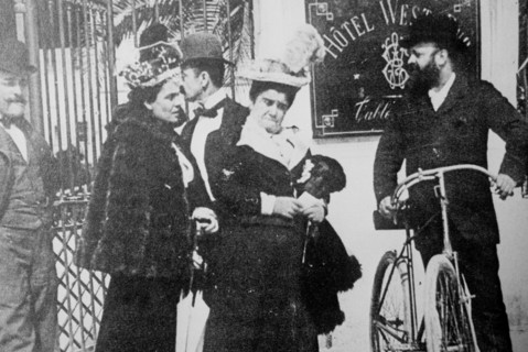 Eleonora duse, matilde serao and count premoli in naples