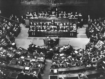 Aldo moro speaks to the Italian parliament, Italy 70