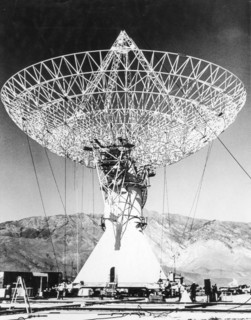 Radio telescope at the California Institute of Technology, owens valley, california, usa.1967