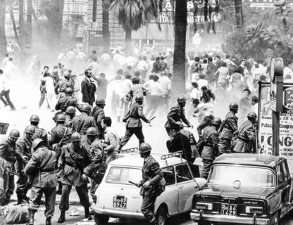 Stone-throwing clashes between students of opposing factions in front of the courthouse, Rome, 1966