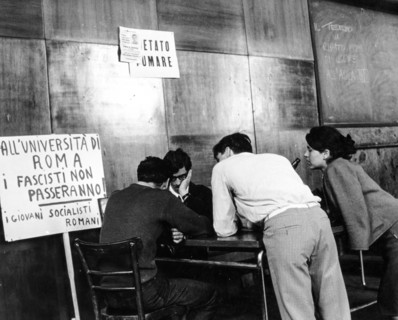 Student occupation, protesters barricaded at the University of Rome, 1966