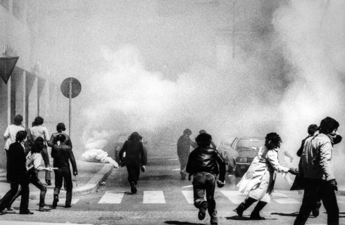 Disorder in milan in front of MSI's headquarters, the day after the massacre in brescia, 1974