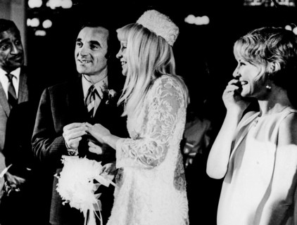 Sammy davis jr and petula clark at the wedding of charles aznavour and ulla thorsell, las vegas 1967