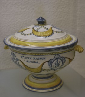 Tureen of ceramic.